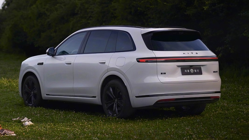 Большой кроссовер AITO M7 второго поколения показался на новых официальных снимках