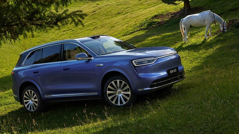 Большой кроссовер AITO M7 второго поколения показался на новых официальных снимках