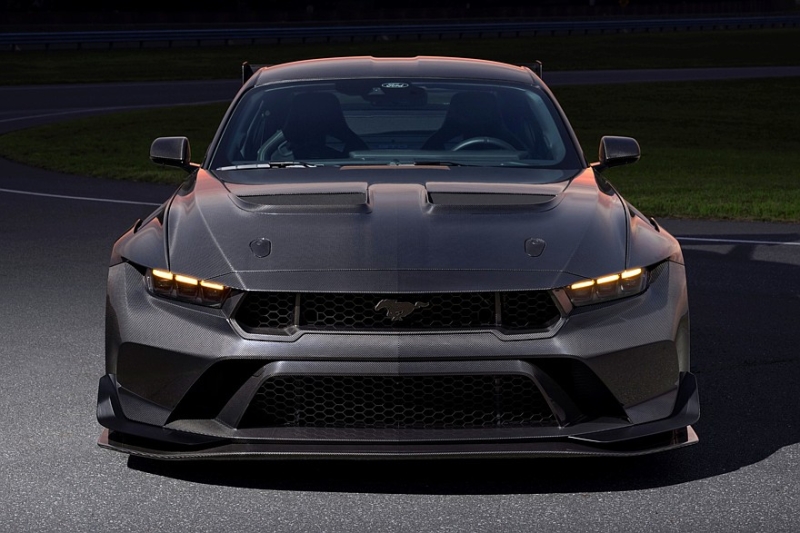 Ford Mustang GTD Liquid Carbon: облегчённая версия самого быстрого в истории пони-кара