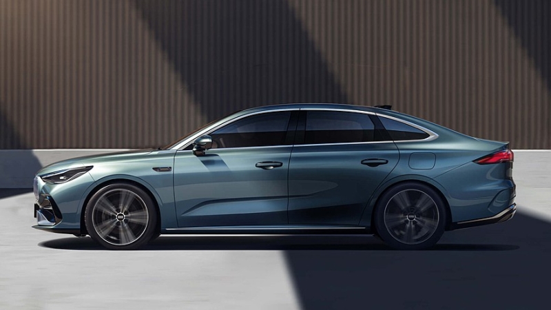 Geely Galaxy Starshine 6 с внешностью «под Мерседес» показался на официальных фото