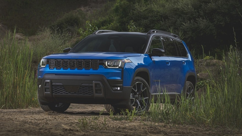 Jeep Cherokee подрос в новом поколении и получил гибридную установку. Цены известны