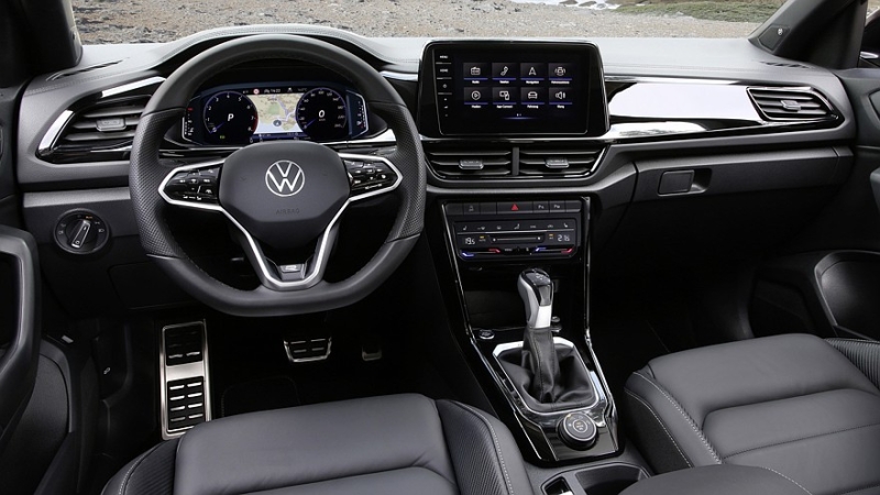 Кроссовер Volkswagen T-Roc нового поколения готовится к дебюту: первое официальное фото