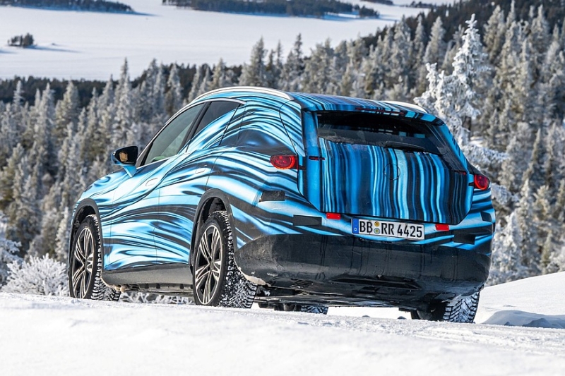 Mercedes-Benz GLC with EQ Technology показал новое лицо немецкой марки