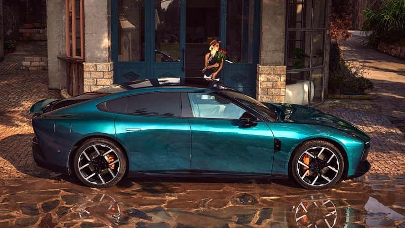 Новый Xpeng P7 выходит на рынок: крутой дизайн и очень богатое оснащение за свои деньги