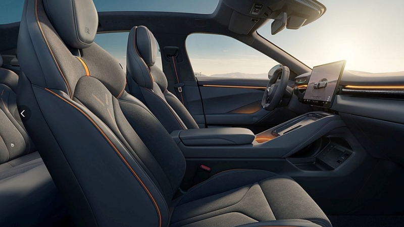 Новый Xpeng P7 выходит на рынок: крутой дизайн и очень богатое оснащение за свои деньги