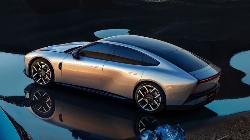 Новый Xpeng P7 выходит на рынок: крутой дизайн и очень богатое оснащение за свои деньги