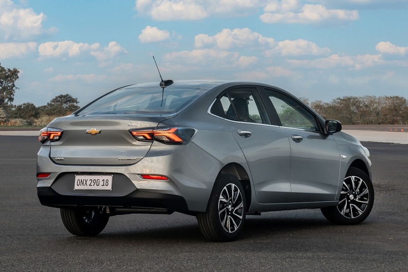 Обновлённый Chevrolet Onix: «живые» фото, подешевевшая база и другие уточнения