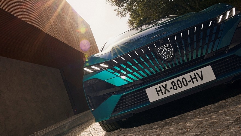 Обновлённый Peugeot 308: двухэтажные фары без подтёков и технические доработки