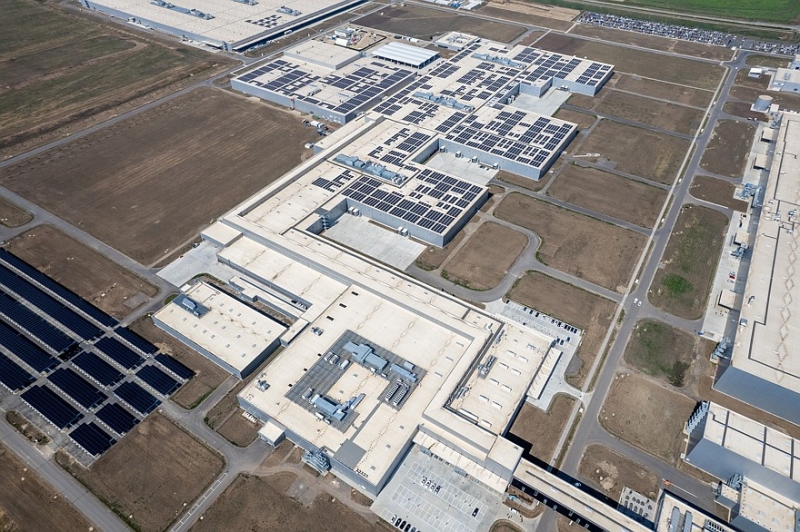 Чисто, зелено, солнечно: BMW показала завод, на котором будут собирать новый BMW iX3