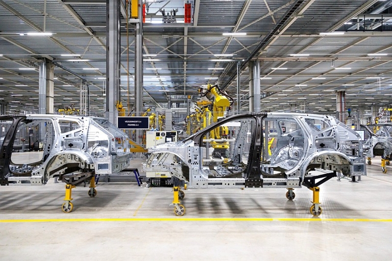 Чисто, зелено, солнечно: BMW показала завод, на котором будут собирать новый BMW iX3