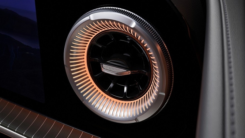 Экранная чума продолжает пожирать Mercedes-Benz: раскрыт салон нового GLC