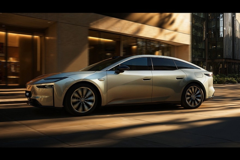 Флагманский седан Toyota bZ7 готовится к старту продаж: новые фото и подробности