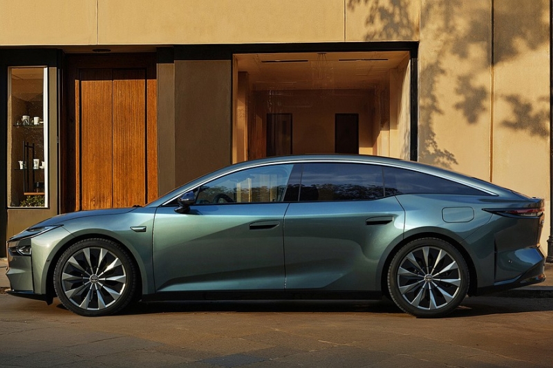 Флагманский седан Toyota bZ7 готовится к старту продаж: новые фото и подробности