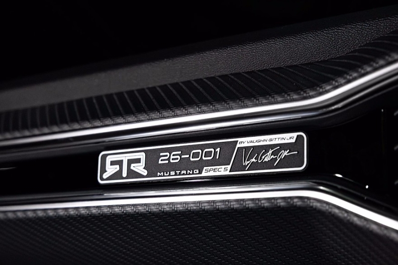 Ford Mustang RTR Spec 5: карбоновый обвес в стиле киберпанк, 882 л.с., можно выбрать МКП