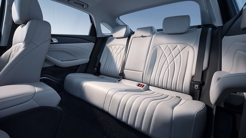 Geely Galaxy Starshine 6 с дизайном «под Mercedes» представлен официально