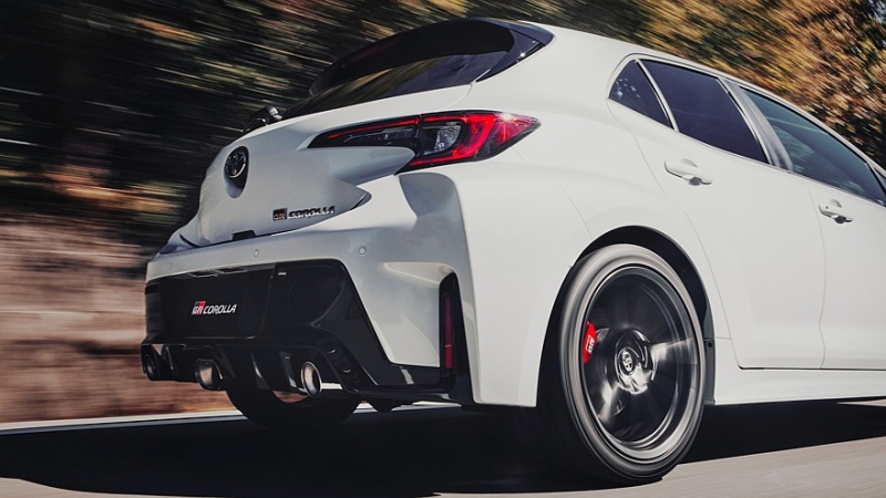 Хот-хэтч Toyota GR Corolla опять доработан: больше клея, воздуха и басов