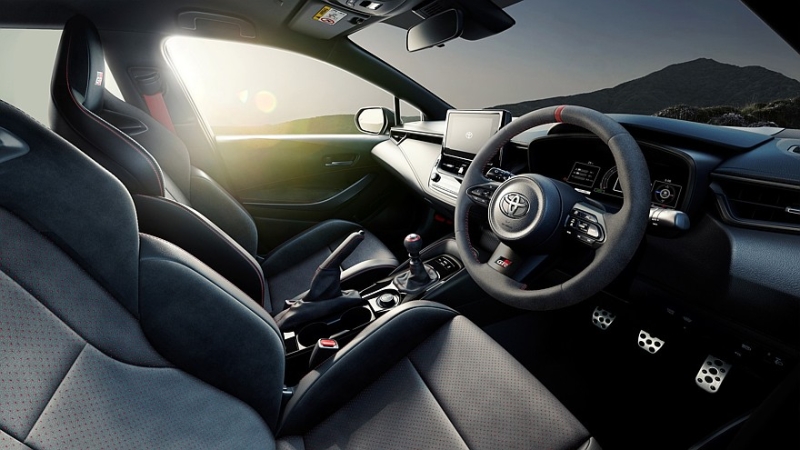 Хот-хэтч Toyota GR Corolla опять доработан: больше клея, воздуха и басов
