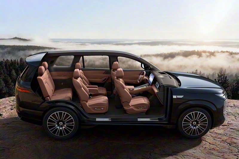 Кроссовер Denza N8L от BYD: первое фото салона и дата премьеры