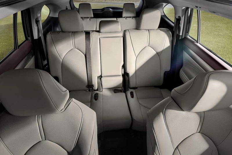 Кроссовер Toyota Highlander получил новый интерьер, но пока не для всех рынков