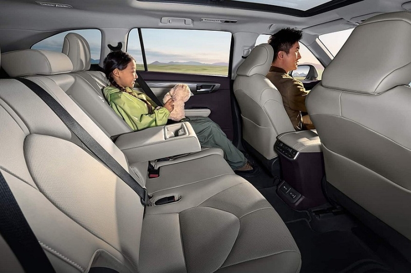 Кроссовер Toyota Highlander получил новый интерьер, но пока не для всех рынков