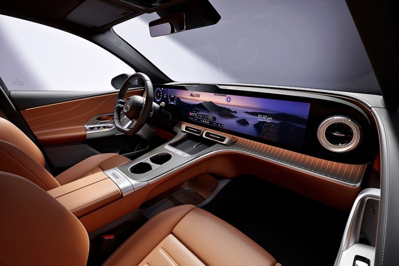 Mercedes-Benz GLC with EQ Technology: 800 вольт, пиксельный «гриль» и фоторамка в «базе»