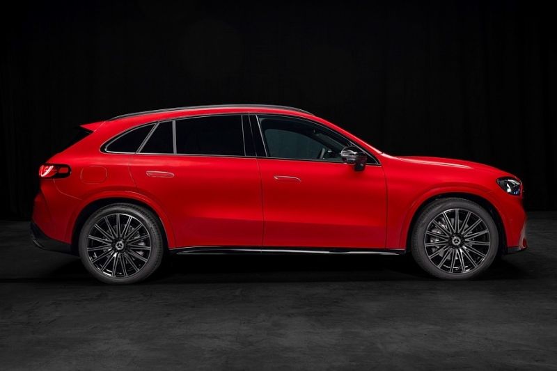 Mercedes-Benz GLC with EQ Technology: 800 вольт, пиксельный «гриль» и фоторамка в «базе»