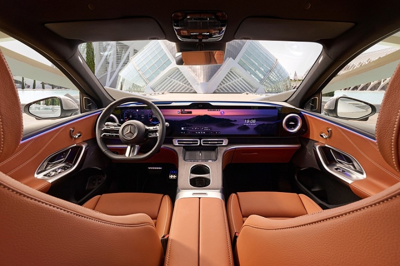 Mercedes-Benz GLC with EQ Technology: 800 вольт, пиксельный «гриль» и фоторамка в «базе»