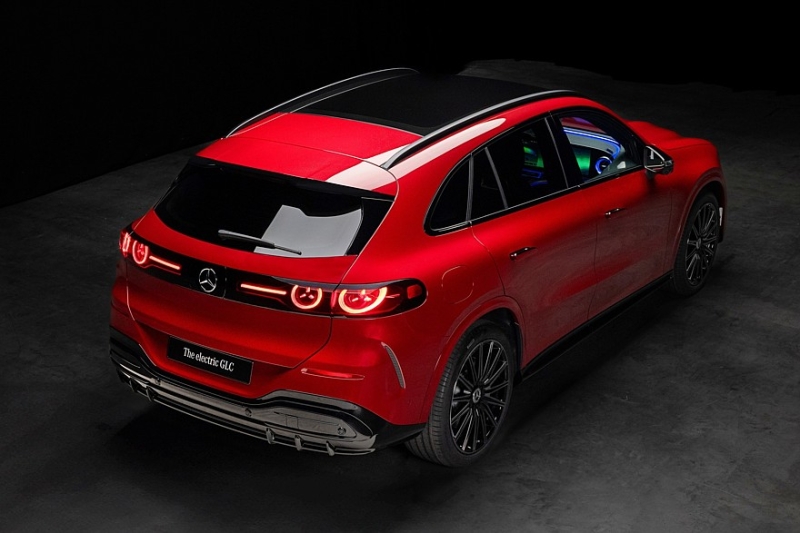 Mercedes-Benz GLC with EQ Technology: 800 вольт, пиксельный «гриль» и фоторамка в «базе»