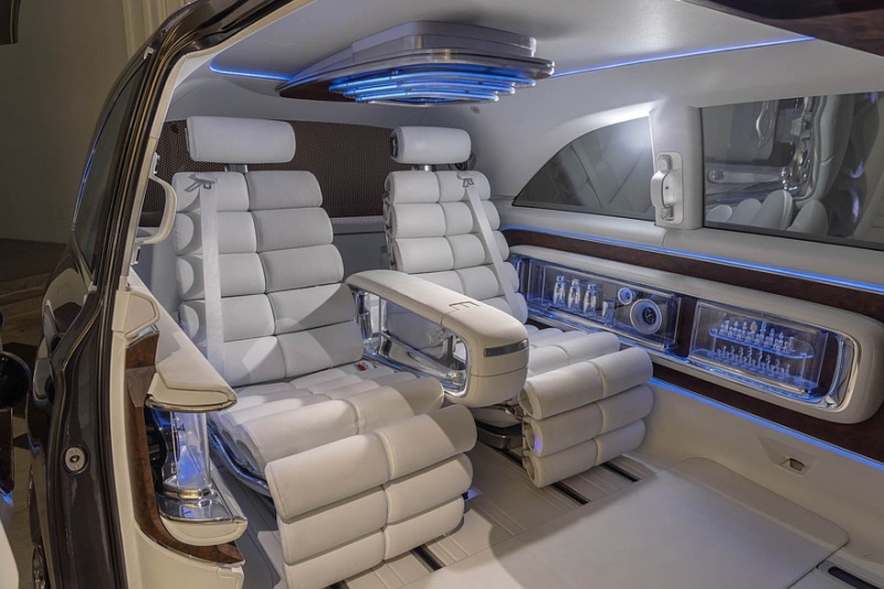 Mercedes-Benz VLE готовится к дебюту: новый тизер и старт предсерийного производства