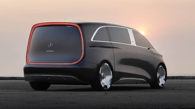 Mercedes-Benz VLE готовится к дебюту: новый тизер и старт предсерийного производства