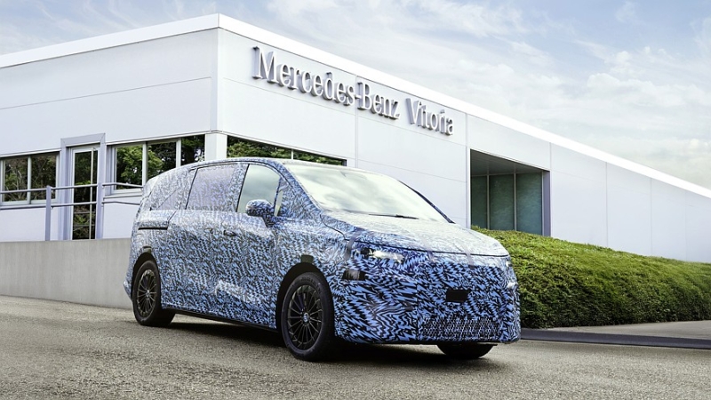 Mercedes-Benz VLE готовится к дебюту: новый тизер и старт предсерийного производства