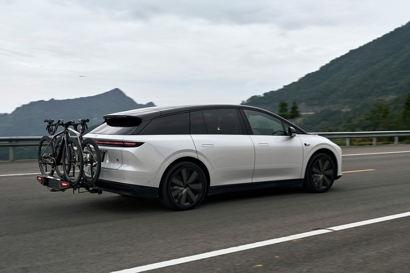 Младший кроссовер Li i6 показал свой салон