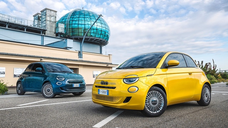 Новый бензиновый Fiat 500: раскрыты технические характеристики и цена дебютной версии