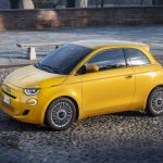 Новый бензиновый Fiat 500: раскрыты технические характеристики и цена дебютной версии