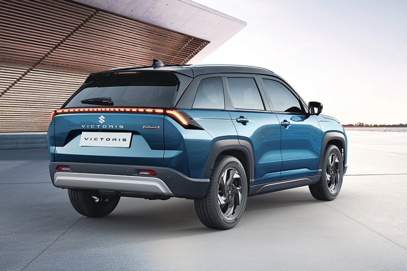 Новый глобальный кроссовер Suzuki Victoris: три варианта «начинки», есть полный привод