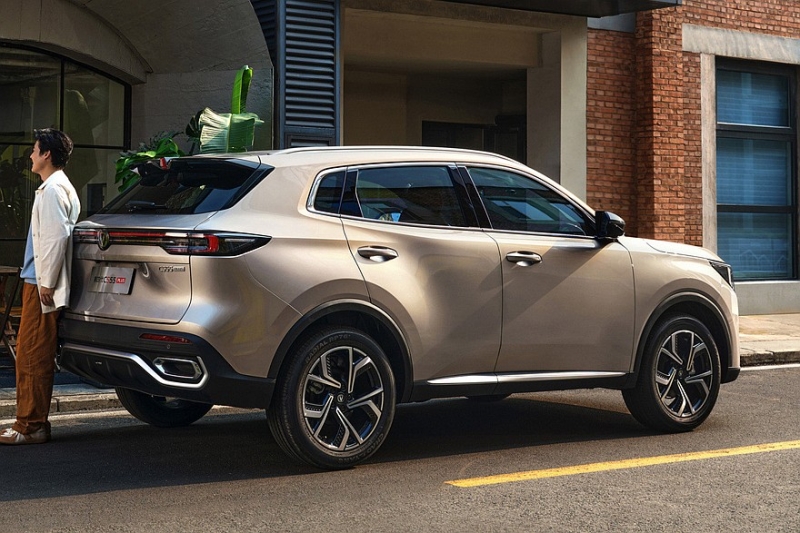 Объявленный новым поколением Changan CS55 Plus показался на свежих фирменных фото