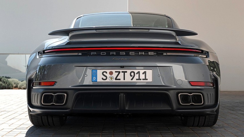 Обновлённый Porsche 911 Turbo S: гибридные 711 л.с., масса 1740 кг и 2,5 с до «сотни»