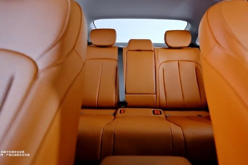 Седан Geely Emgrand нового поколения: показан интерьер