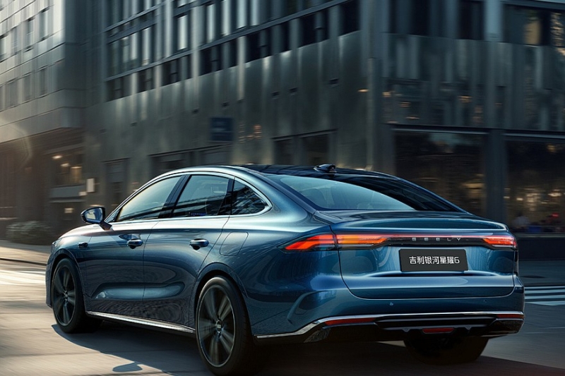 Седан Geely Galaxy Starshine 6 доступен к заказу, на очереди – родственный новый Emgrand