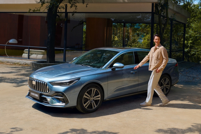 Седан Geely Galaxy Starshine 6 доступен к заказу, на очереди – родственный новый Emgrand