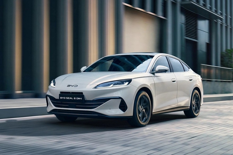Семейство BYD Seal 6 DM-i выходит на европейский рынок: седан и универсал