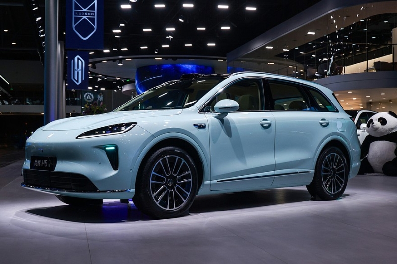 Shangjie H5 от SAIC и Huawei с простеньким дизайном начинает карьеру с ошеломительного успеха