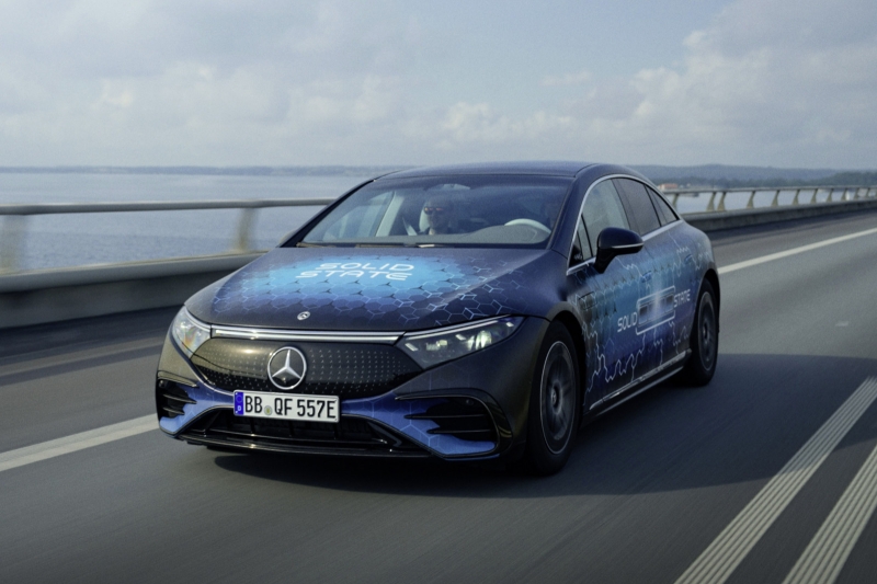 У Mercedes-Benz EQS подрастёт запас хода: марка тестирует новую твердотельную батарею