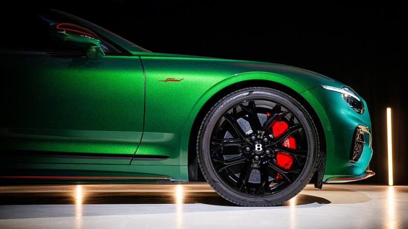 Bentley Bentayga, Continental GT и Continental GTC обзавелись спецверсией Black Forest