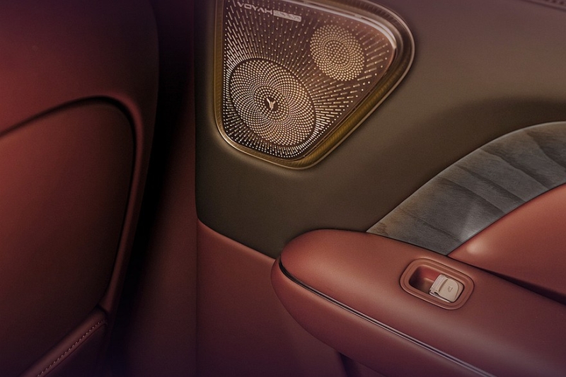 Dongfeng полностью раскрыл интерьер кроссовера Voyah Taishan, который привезут в Россию