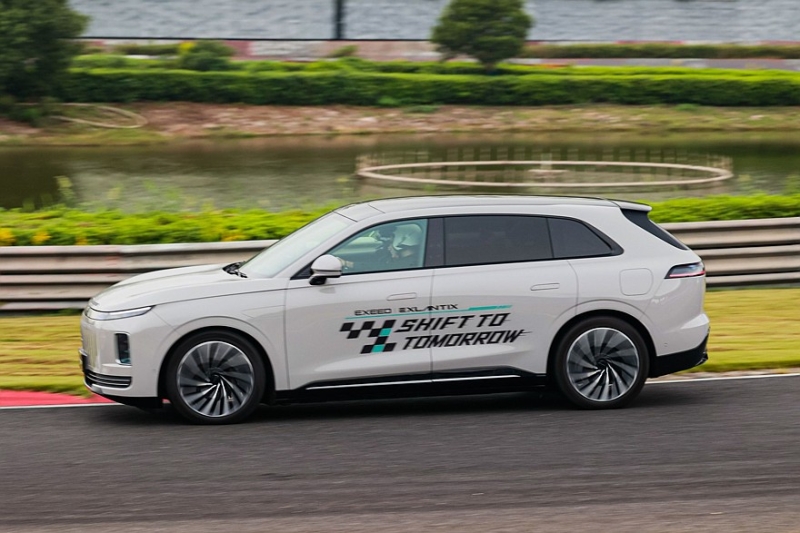 Электрический седан Exeed Exlantix ES показал разгон на уровне спорткара