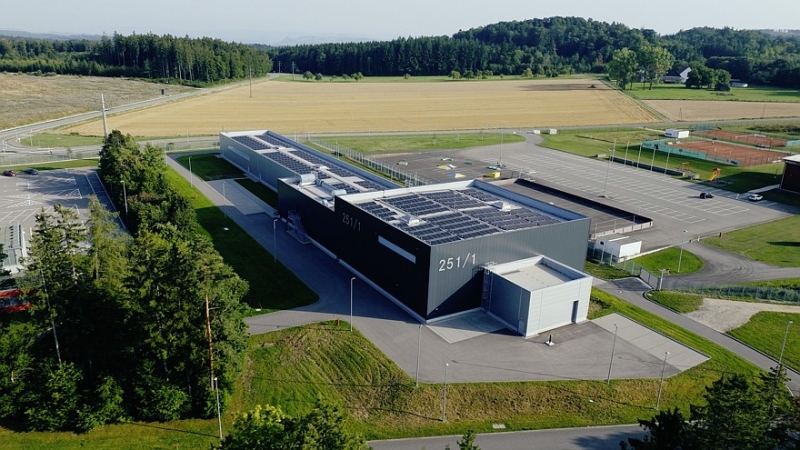 Головной автополигон Mercedes-Benz получил новый центр испытаний светотехники