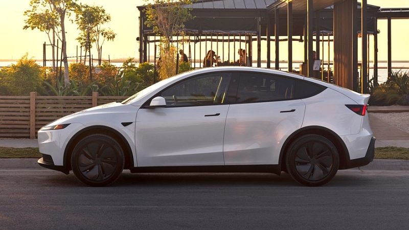 Голые и смешные: Tesla представила «дешёвые» Model Y Standard и Model 3 Standard