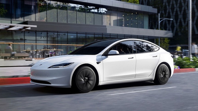 Голые и смешные: Tesla представила «дешёвые» Model Y Standard и Model 3 Standard