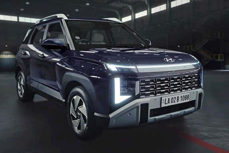 Кроссовер Hyundai Venue сменил поколение: брутальнее и богаче, всё так же бензин или дизель